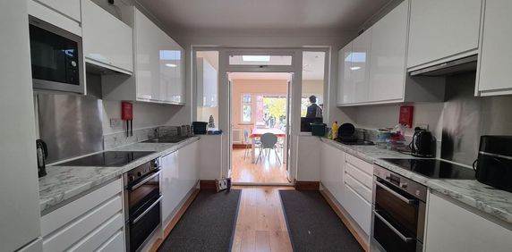 House share to rent - Photo 2