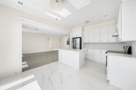 For Lease - 261 Seaview Heights, East Gwillimbury, Ontario - Photo 2