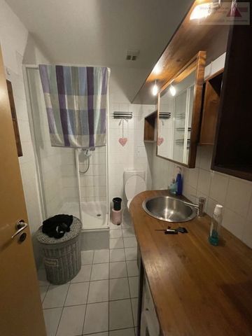 Gemütliche Single-Wohnung mit Einbauküche auf dem Markt - Photo 4