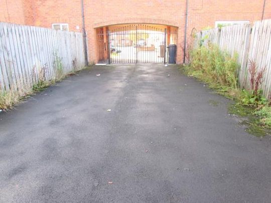 2 bedroom mews to rent - Photo 1