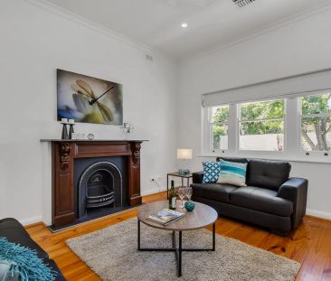 Stone fronted four bedroom family residence with dual access - Photo 1