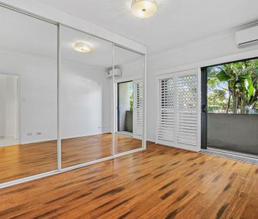 Tastefully Renovated, Private And Ambient, Centrally Positioned, Ov... - Photo 2