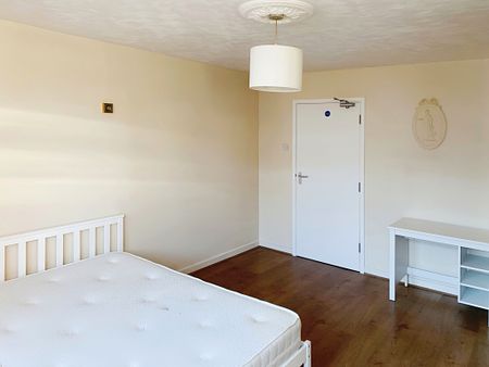 4 bedroom house to let in Bow - Photo 4