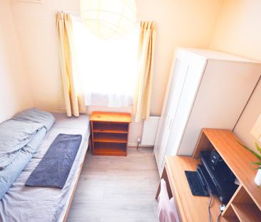 Room in a Shared House, Sir Henry Parkes Road, CV4 - Photo 1