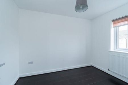 2 bedroom semi-detached house to rent - Photo 5