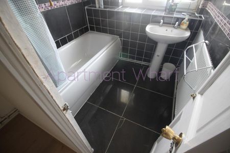 1 bedroom in a flat share to rent - Photo 5