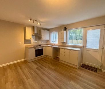 2 bedroom mews to rent - Photo 3