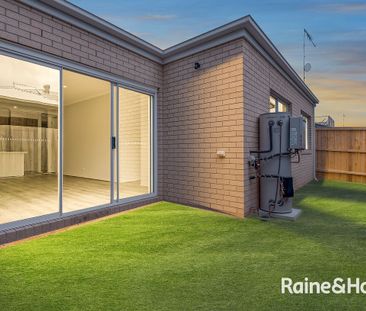 Four-bedroom house in Cranbourne South! - Photo 1