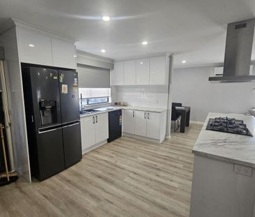STYLISH, FULLY RENOVATED UNIT IN A GREAT LOCATION! - Photo 6