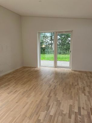 Rækkehus med højt til loftet og godt lysindfald - Photo 1