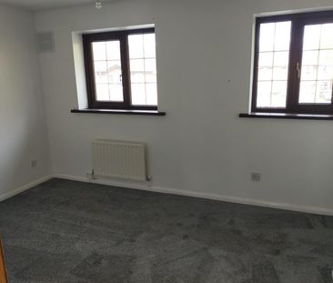 3 Beds - Detached house - - Photo 4