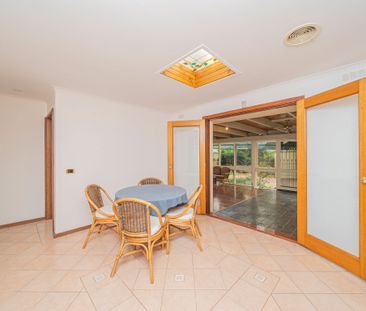 Family Home in central location - Available now - Photo 2