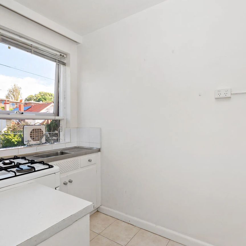 Spacious One Bedroom in Perfect Location! - Photo 1