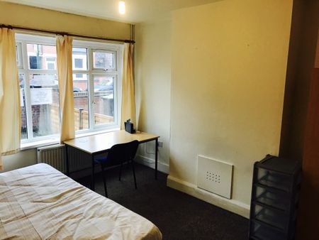 STUDENT HEAVEN - RESERVE NOW! - Photo 2