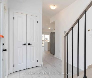 Condo Townhouse For Lease | S9230275 - Photo 6