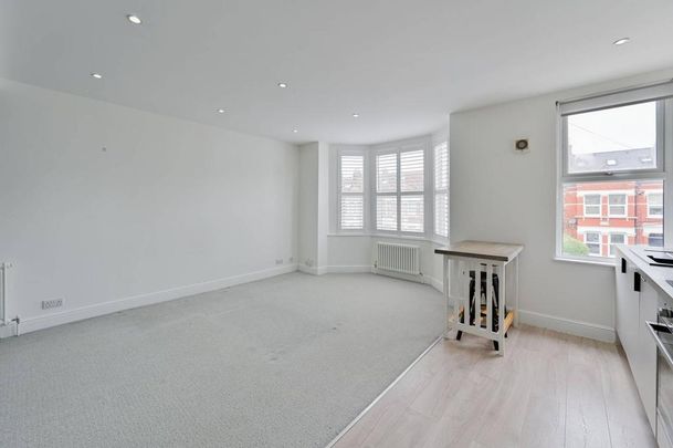 2 bedroom flat to rent - Photo 1