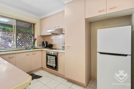 Beautiful townhouse in the Heart of Eight Mile Plains - Photo 3