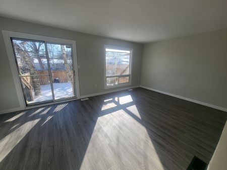 941 Oakview Avenue, Kingston, ON K7M 6V4 - Photo 2