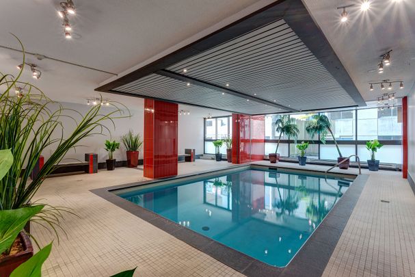 1025 Sherbrooke St E, Montréal, QC - Photo 1