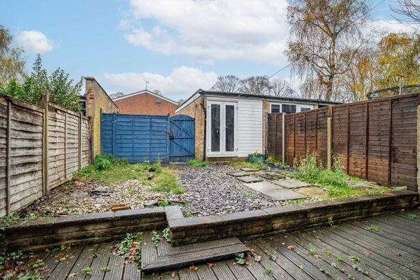 Available unfurnished from 24/11/2025 - Photo 1