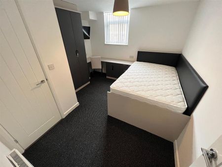 4 bedroom terraced house to rent - Photo 3