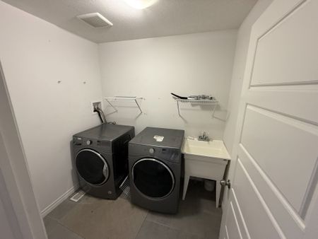 For Lease - 133 Templewood Drive, Kitchener, Ontario - Photo 4