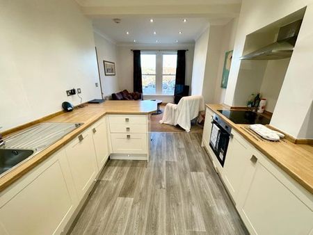 1 bedroom flat to rent - Photo 2