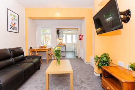 5 bedroom detached house to rent - Photo 3