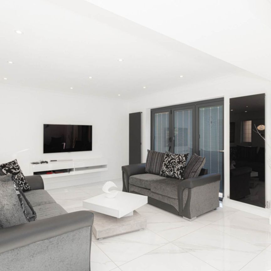 Rosebery Road, Epsom - Photo 1