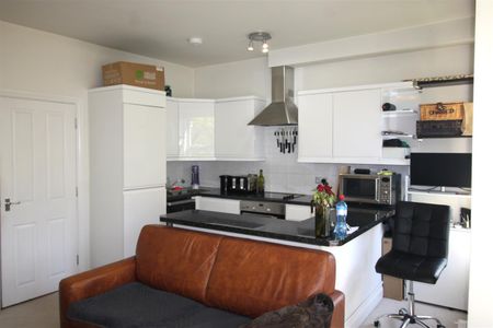 London Road, High Wycombe - Photo 2