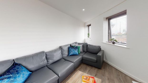 6 bedroom flat to rent - Photo 1