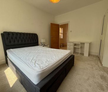 4 bedroom semi-detached house to rent - Photo 3