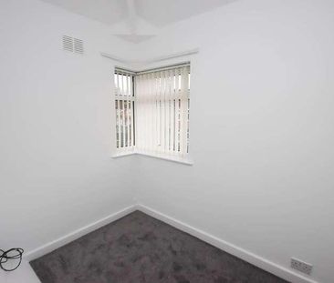 Mount Drive, Urmston, Manchester, M41 - Photo 2