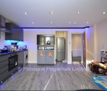 4 Bedroom Flats in Leeds - Photo 2