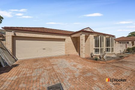 Refreshed 3-Bedroom Villa in Prime Location - Photo 5