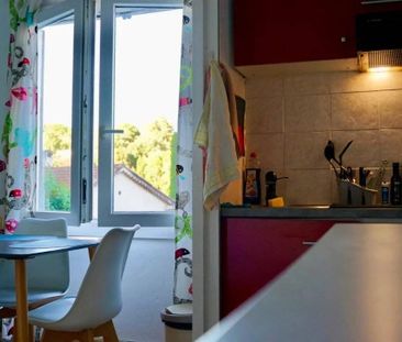 Deux pièces avec piscine, parking et terrasse - Photo 2