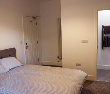 1 bedroom in a house share to rent - Photo 3