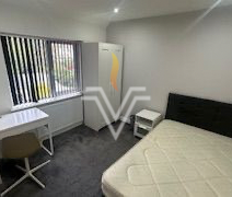 4 bedroom semi-detached house to rent - Photo 3