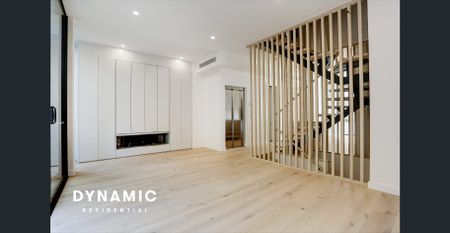 Townhouse with private lift - Photo 2