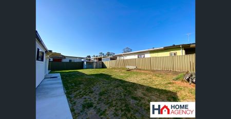 3 BEDROOM FAMILY HOME - Photo 5