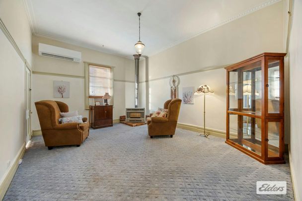 Discover the Perfect Ararat Location – Bright 3-Bedroom Home with High Ceilings - Photo 1