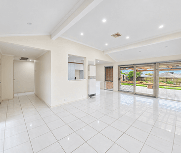 Comfortable Three-Bedroom Home with Ducted Heating & Utilities Incl... - Photo 2