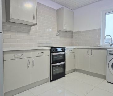 Towngate, Sowerby Bridge - Photo 2