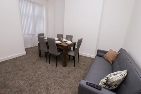 6 bedroom House To Let - Photo 3