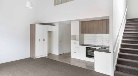 Modern Two Bedroom Apartment! - Photo 3