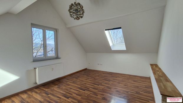 Sanierte 2 Zimmer - Dachgeschoss Wohnung in Tratten/Kirchberg am Wechsel zu mieten! - Photo 1