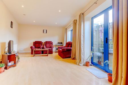 2 bedroom apartment to rent - Photo 2