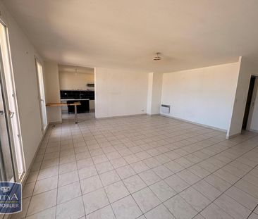 Location Appartement 3 pièces 84m² PORT ST LOUIS DU RHONE 13230 - Photo 2