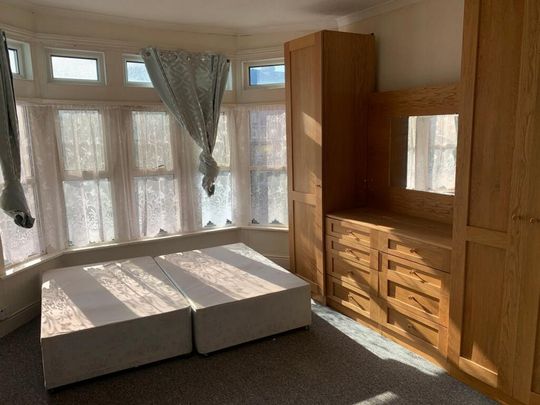 1 bedroom in a house share to rent - Photo 1