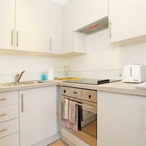 Lancaster Road, W11, London - Photo 3